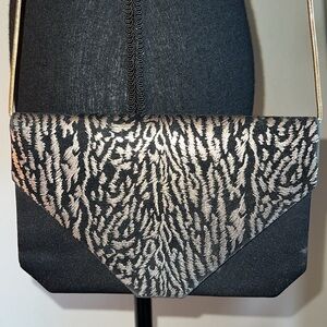 Genie Women’s Vintage Silky Black Metallic Gold Animal Print Purse Bag Clutch